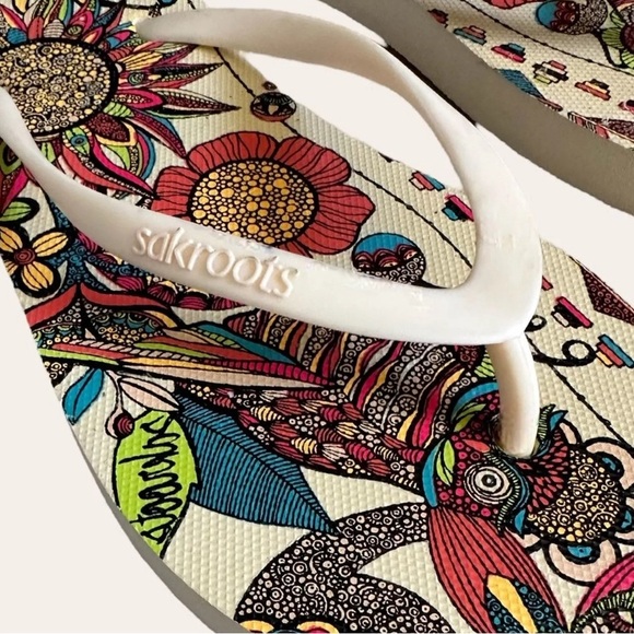 SAKROOTS NATURAL SPIRIT FLORAL PRINT THONG SANDALS NWT - Picture 2 of 9